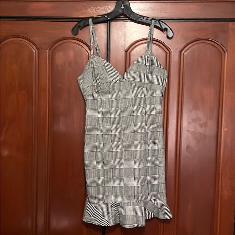 Forever 21 Cute Black & White Box Designed Ruffled Hem Strap Top Dress Large